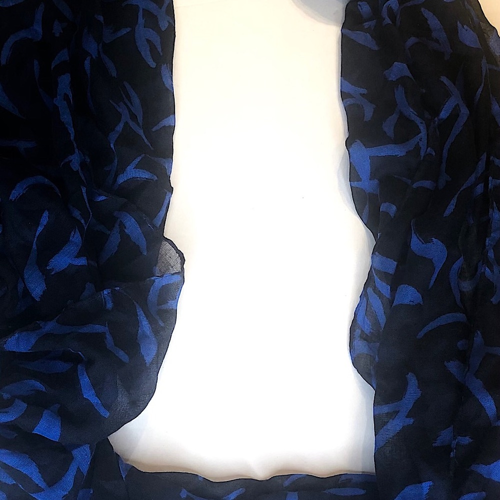 GAP Black/Blue Infinity scarf